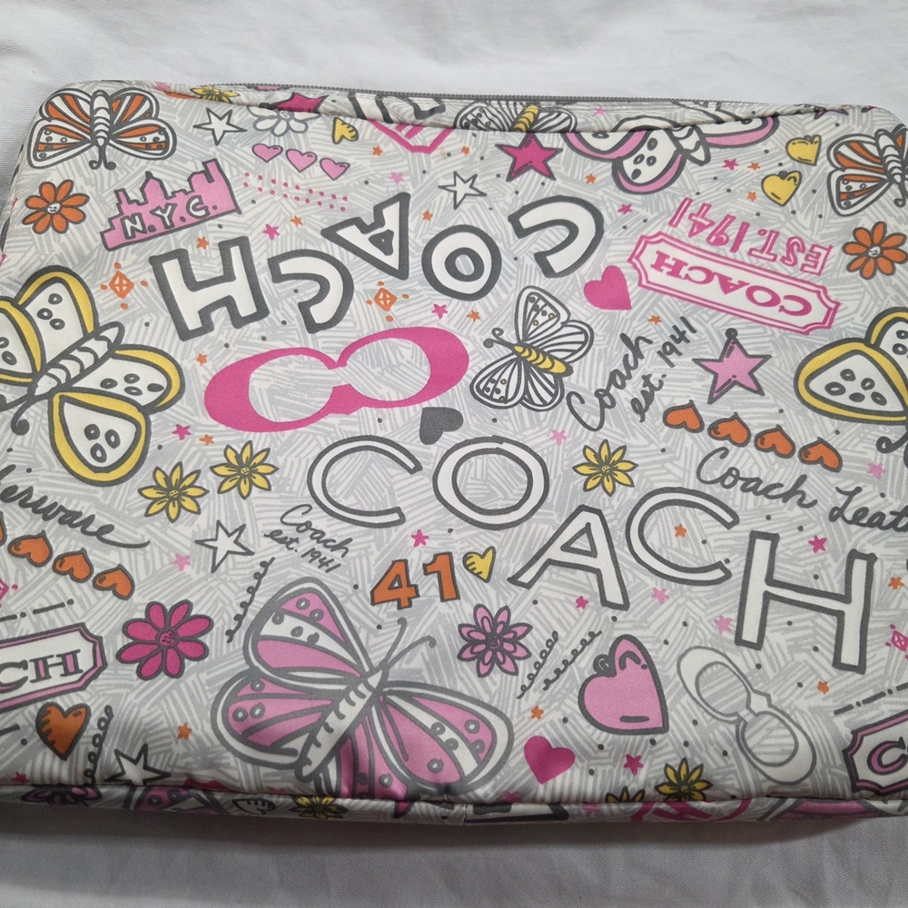 Coach Signature 5 Piece Collection - Picture 2 of 13